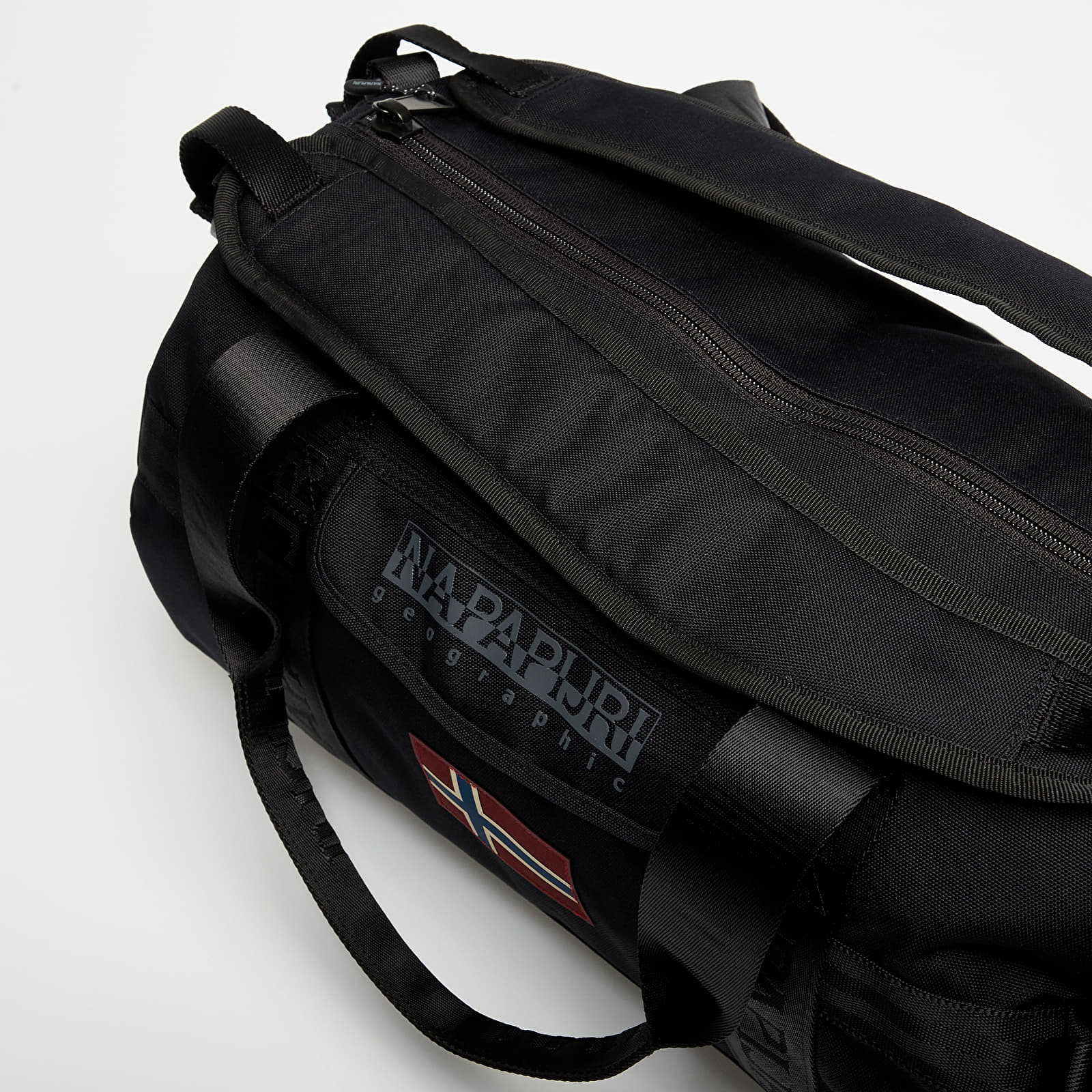 NAPAPIJRI BERING TRAVEL SMALL DUFFLE - BLACK