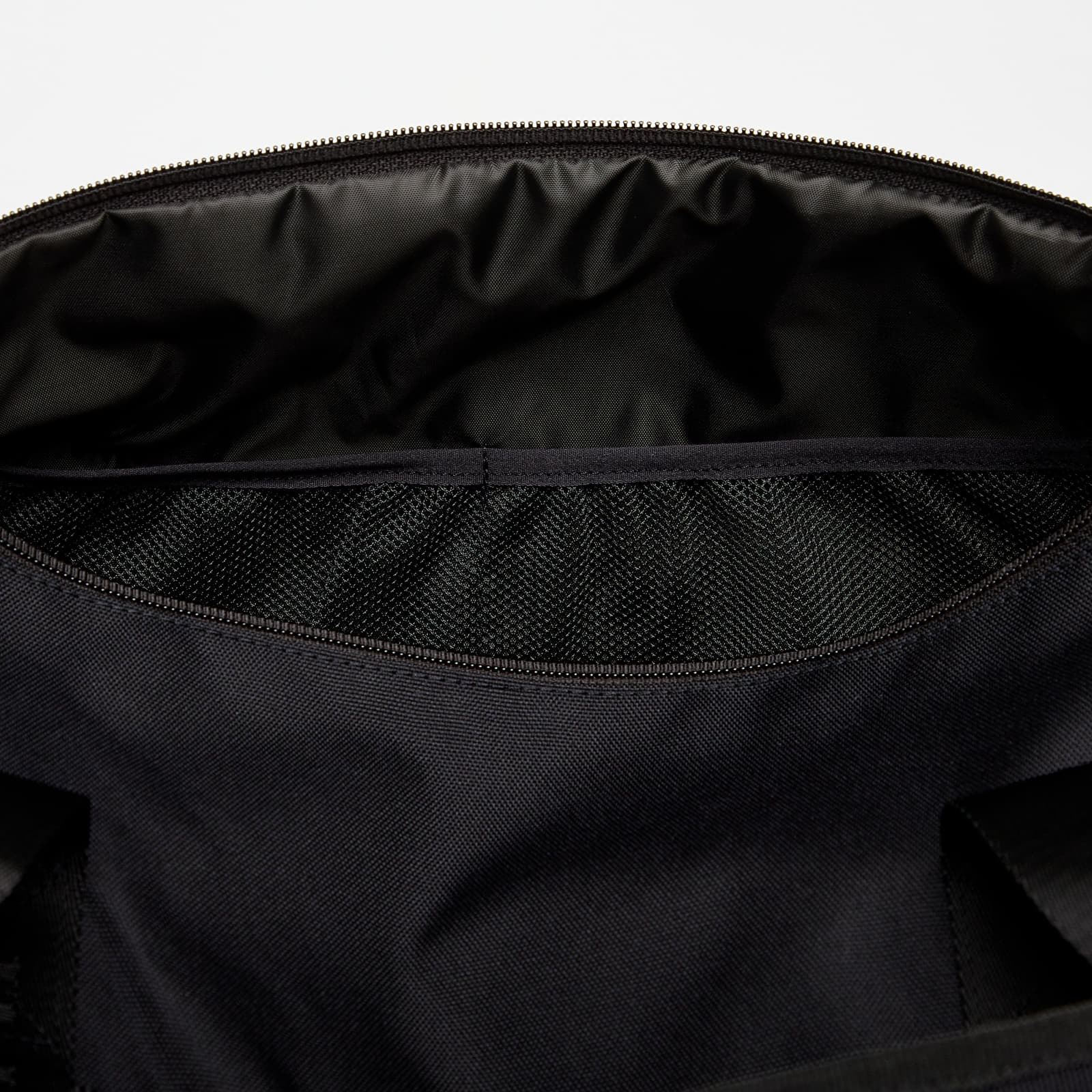 NAPAPIJRI BERING TRAVEL SMALL DUFFLE - BLACK