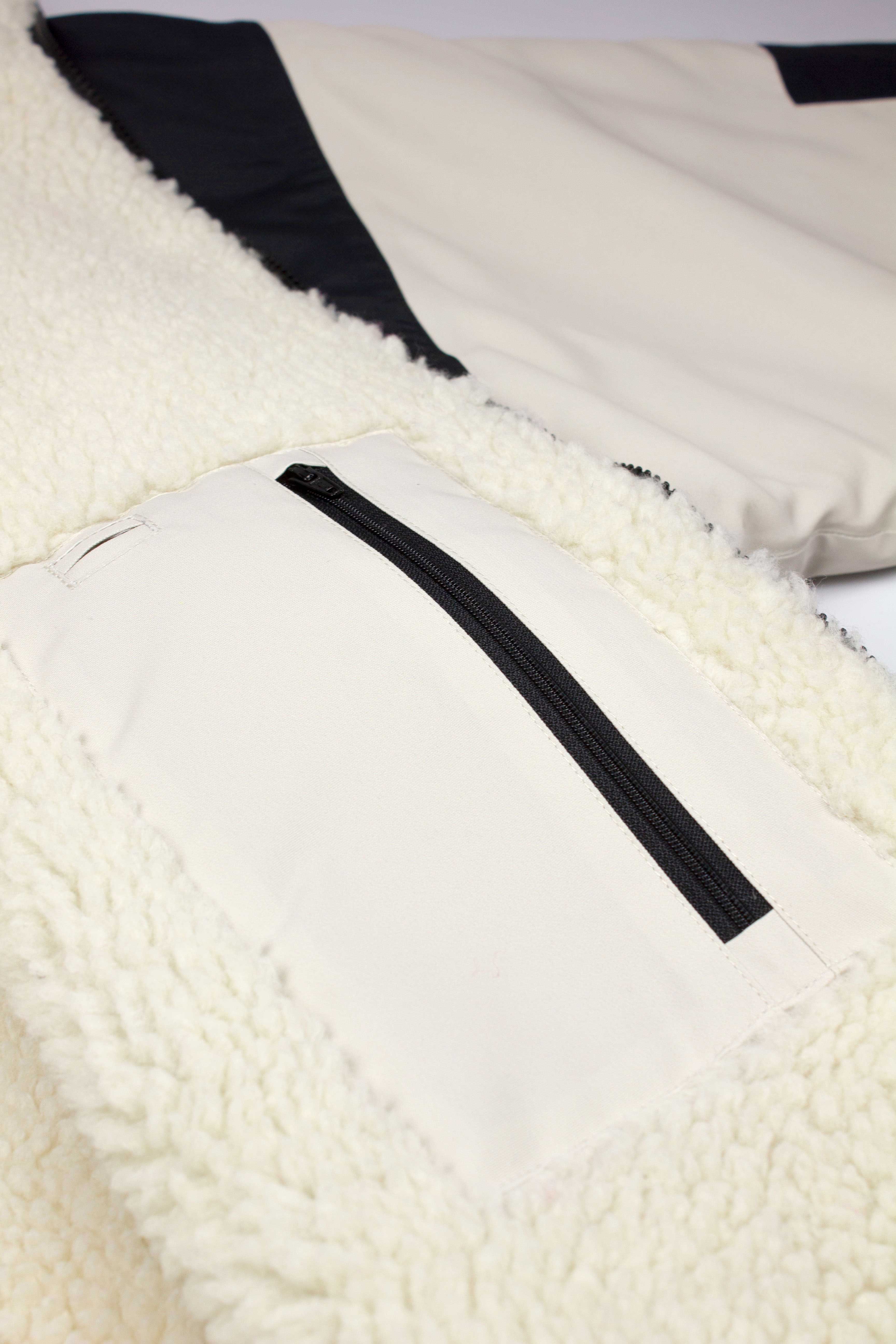 SOLA WATERPROOF CHANGING ROBE - SAND/BLACK