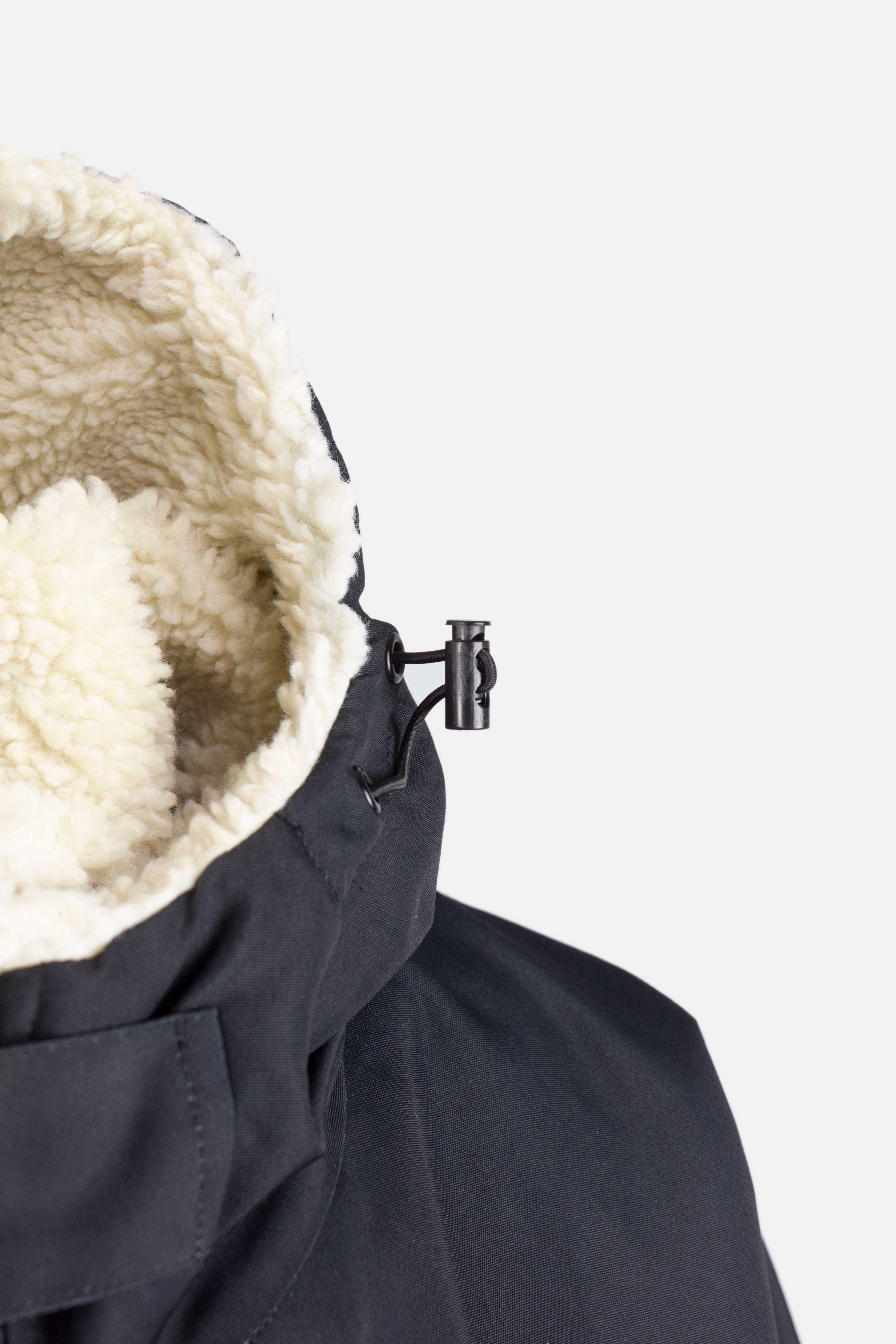 SOLA WATERPROOF CHANGING ROBE - SAND/BLACK