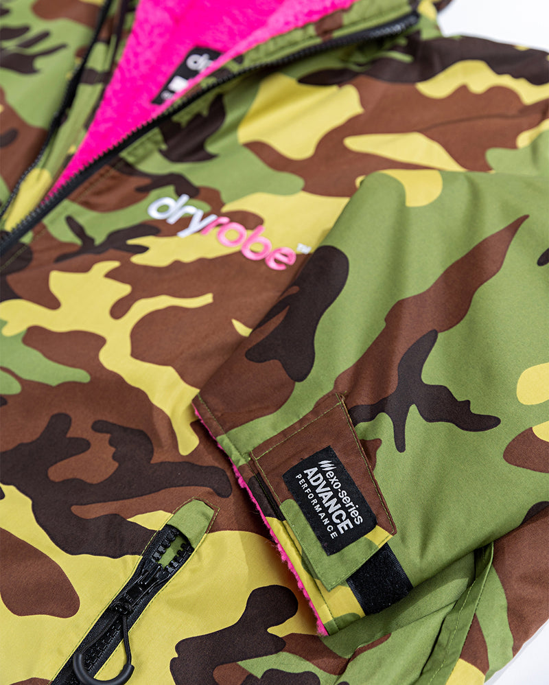 dryrobe® ADVANCE LONG SLEEVE - CAMO / PINK