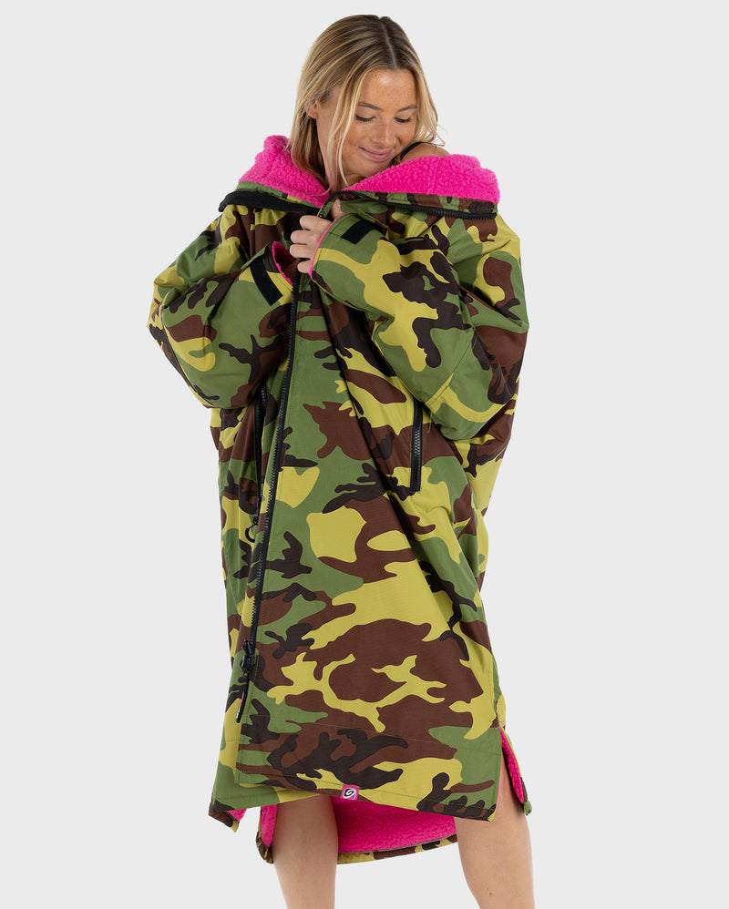 dryrobe® ADVANCE LONG SLEEVE - CAMO / PINK