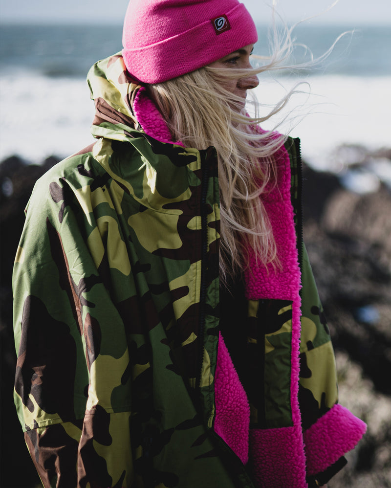 dryrobe® ADVANCE LONG SLEEVE - CAMO / PINK