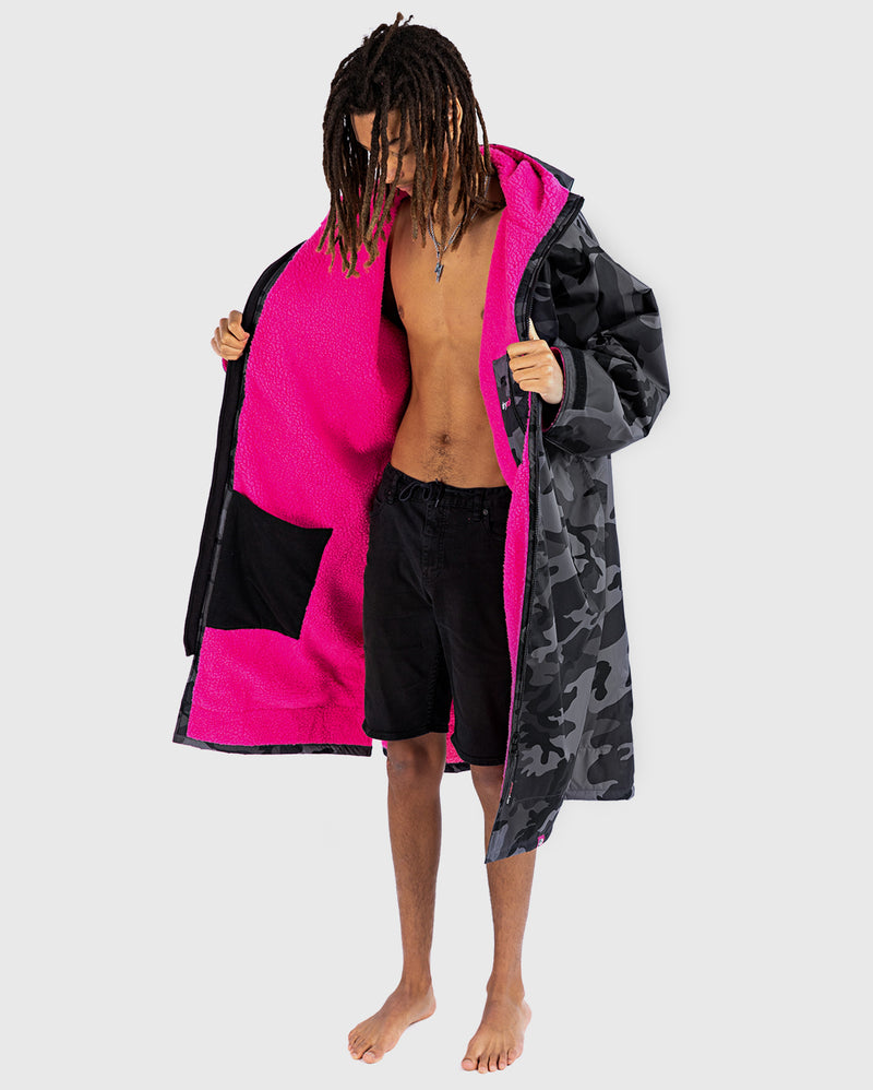 dryrobe® ADVANCE LONG SLEEVE - BLACK CAMO / PINK