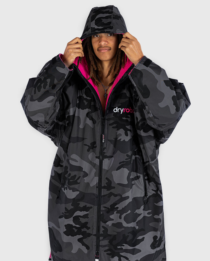 dryrobe® ADVANCE LONG SLEEVE - BLACK CAMO / PINK