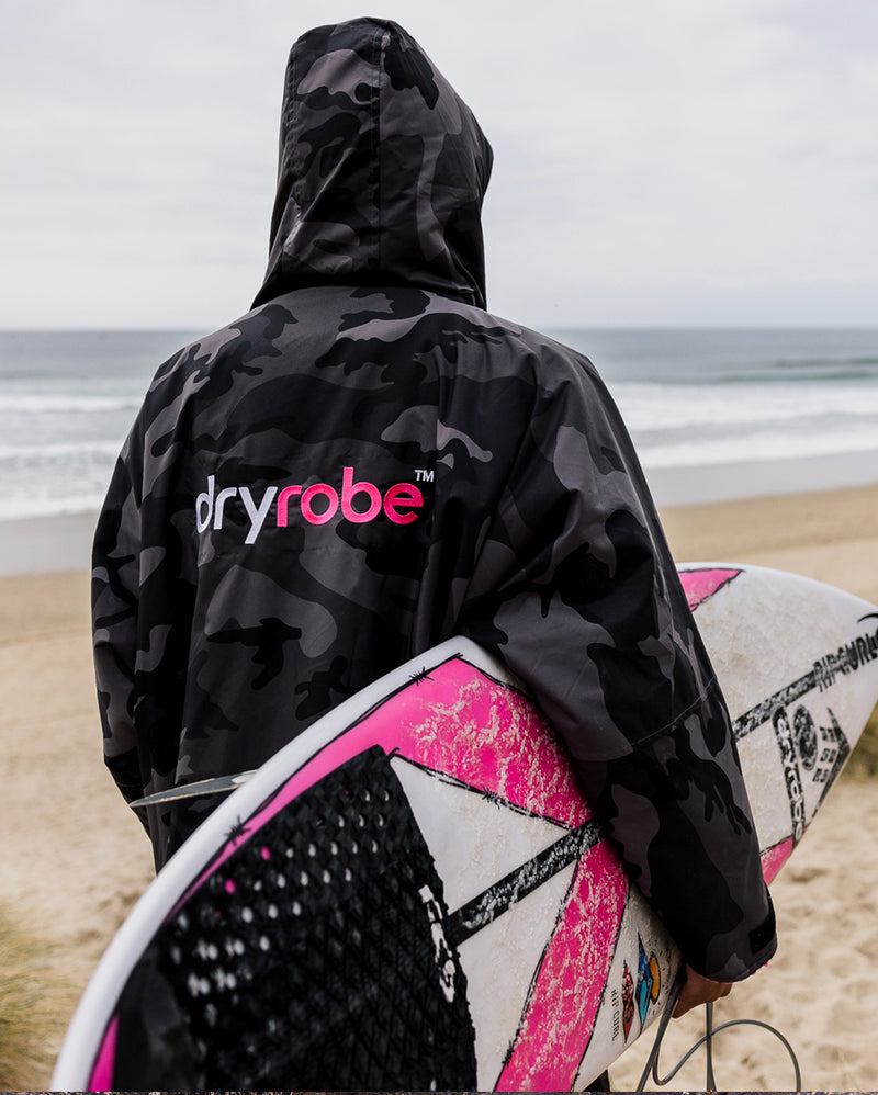 dryrobe® ADVANCE LONG SLEEVE - BLACK CAMO / PINK