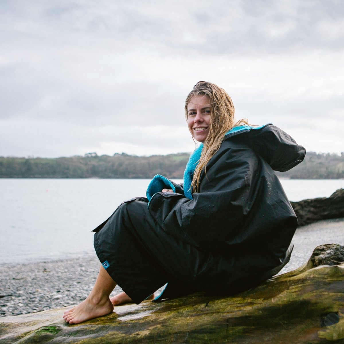 dryrobe® ADVANCE LONG SLEEVE - BLACK/BLUE