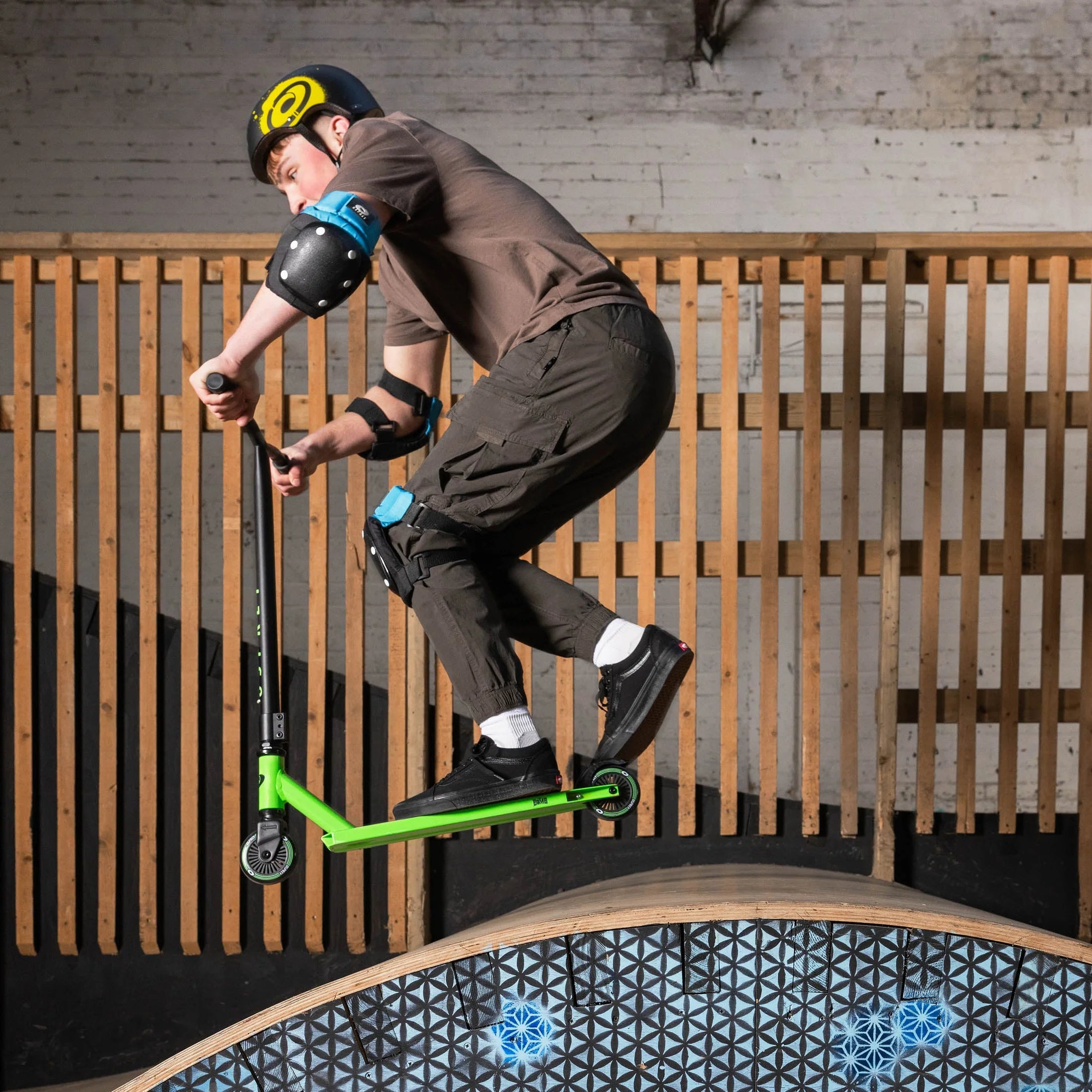 OSPREY 'BOMB' STUNT SCOOTER - GREEN