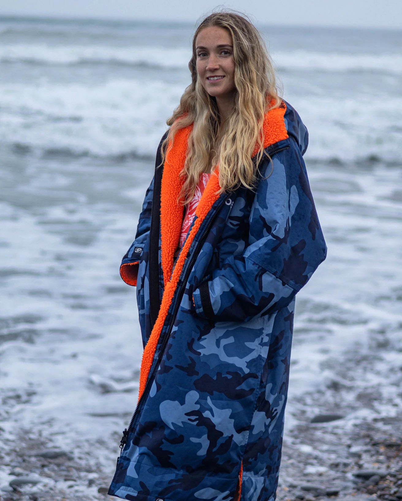 NEW dryrobe® ADVANCE LONG SLEEVE - BLUE CAMO/ORANGE