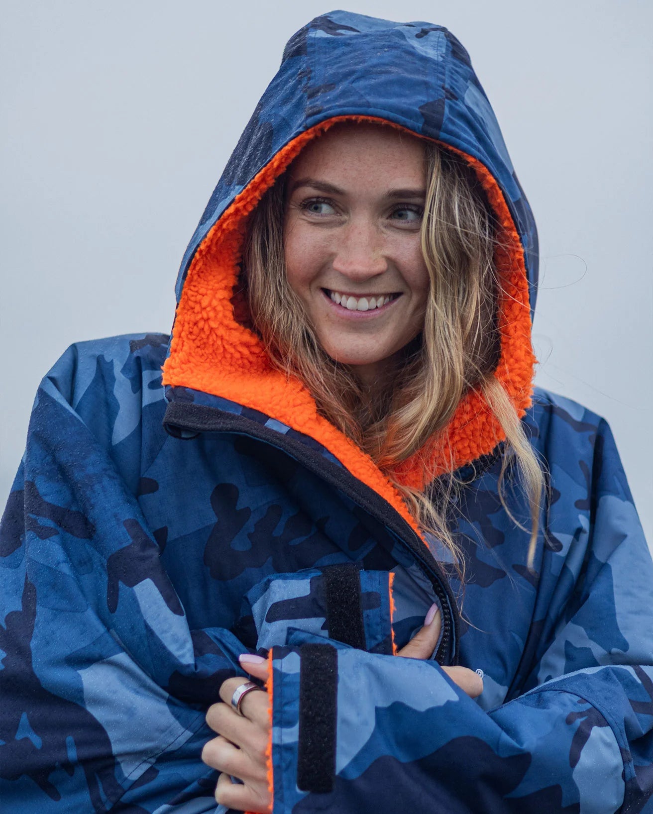 NEW dryrobe® ADVANCE LONG SLEEVE - BLUE CAMO/ORANGE