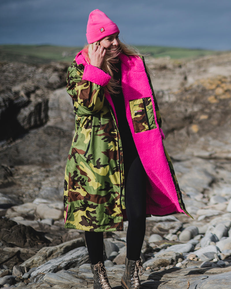 dryrobe® ADVANCE LONG SLEEVE - CAMO / PINK