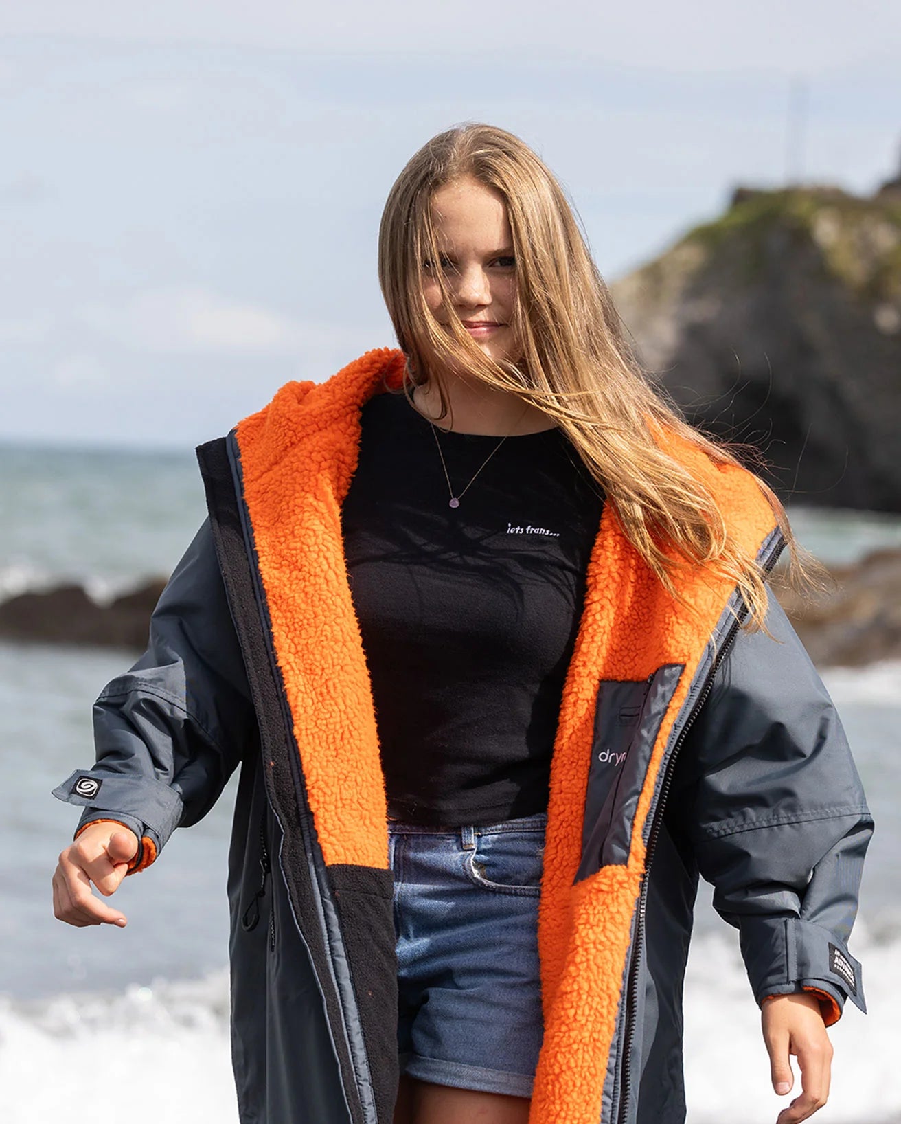 NEW dryrobe® ADVANCE KIDS LONG SLEEVE - DARK GREY/ORANGE